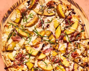 PEACH AND PROSCIUTTO PIZZA